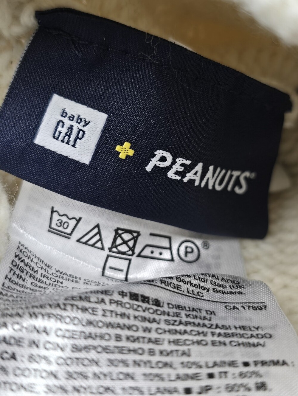 GAP Kids Peanuts Snoopy Knit Beanie Hat - Cream and Black. - Picture 6 of 10